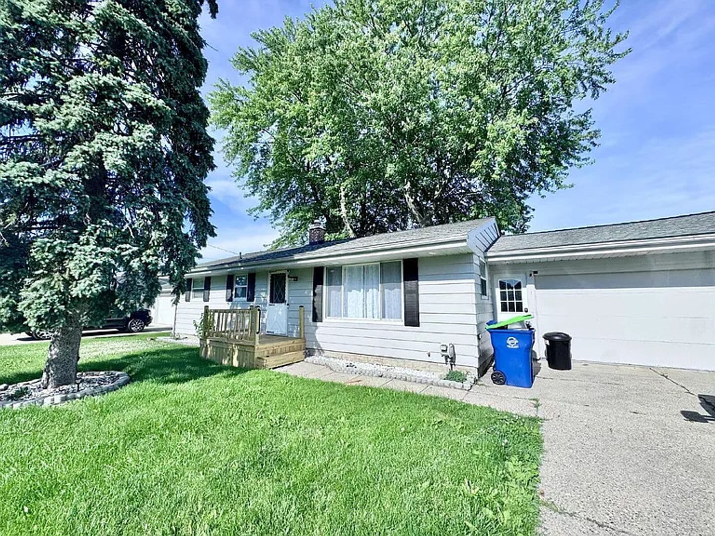 Saginaw House: 2620 Duane Dr