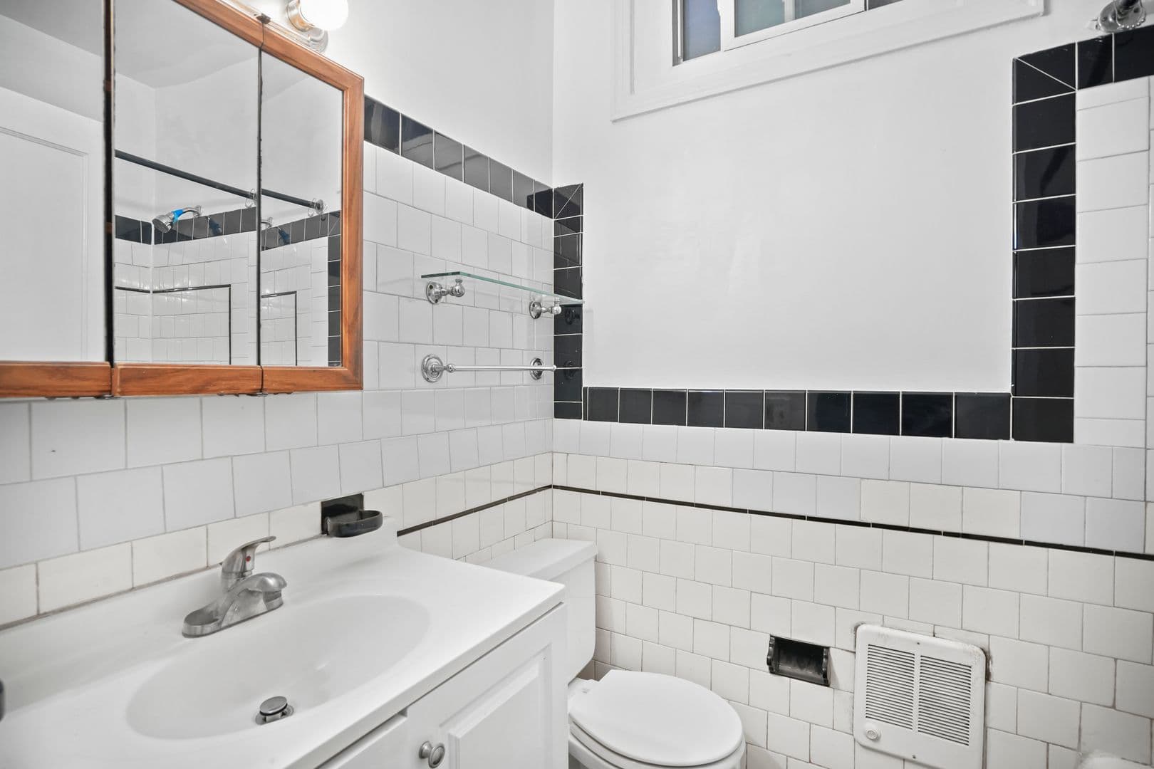 Washington Apartment: 1904 Constitution Ave NE  - Unit 3