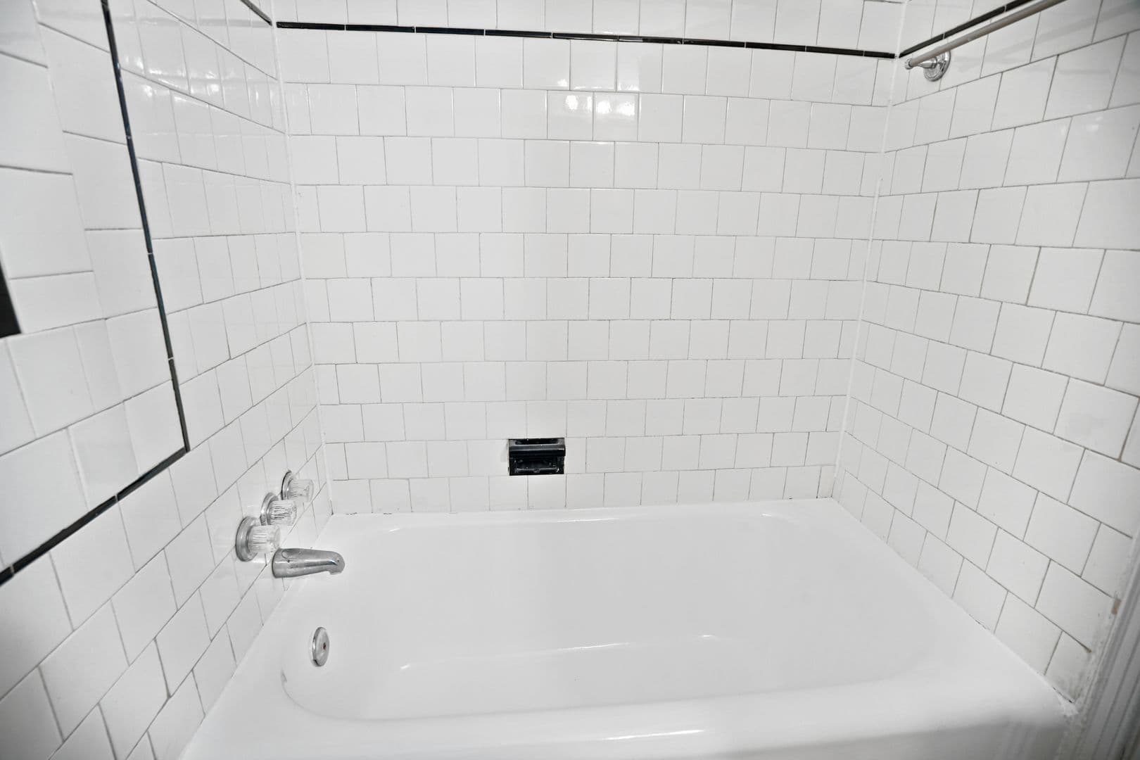 Washington Apartment: 1904 Constitution Ave NE  - Unit 3