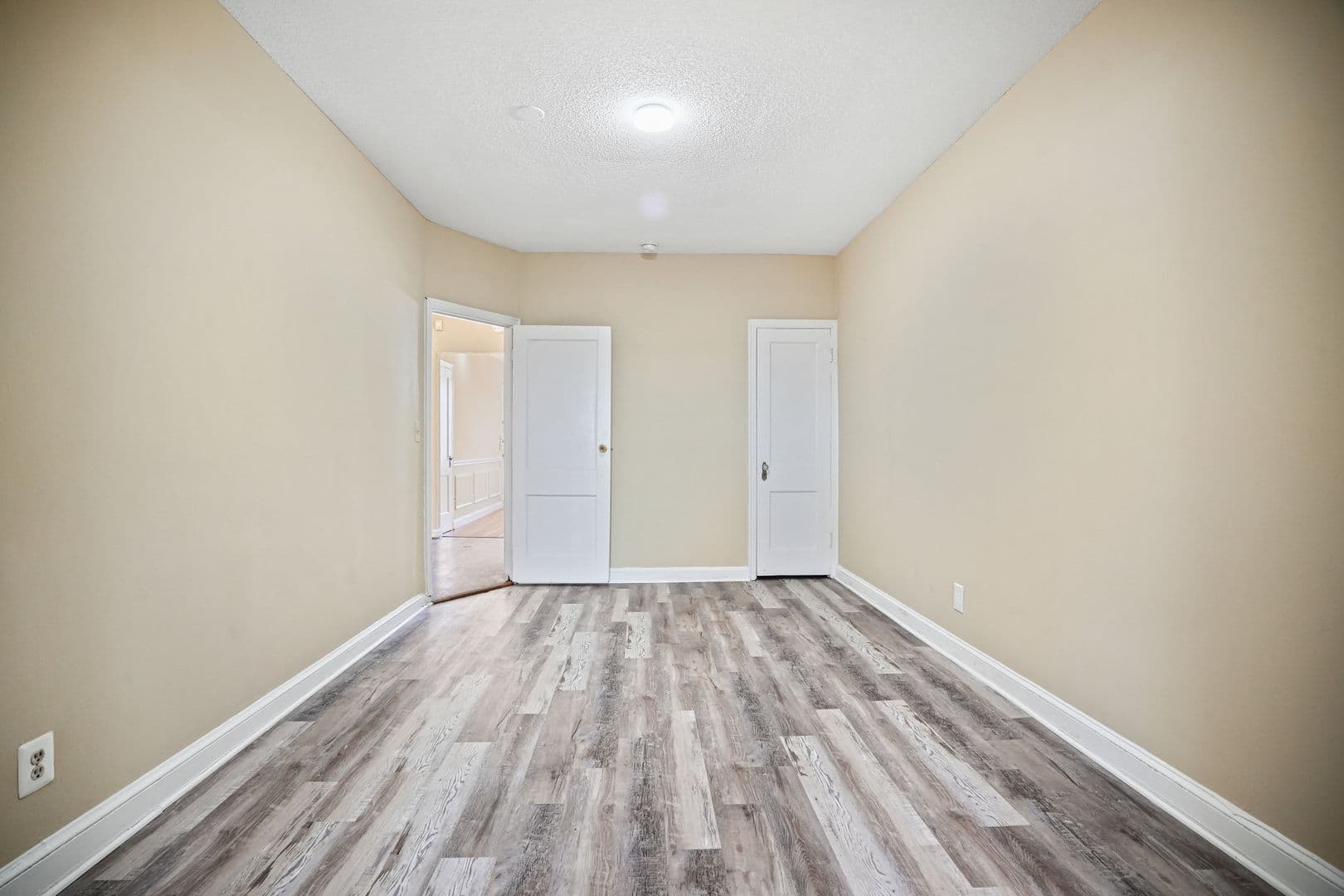 Washington Apartment: 1904 Constitution Ave NE  - Unit 3
