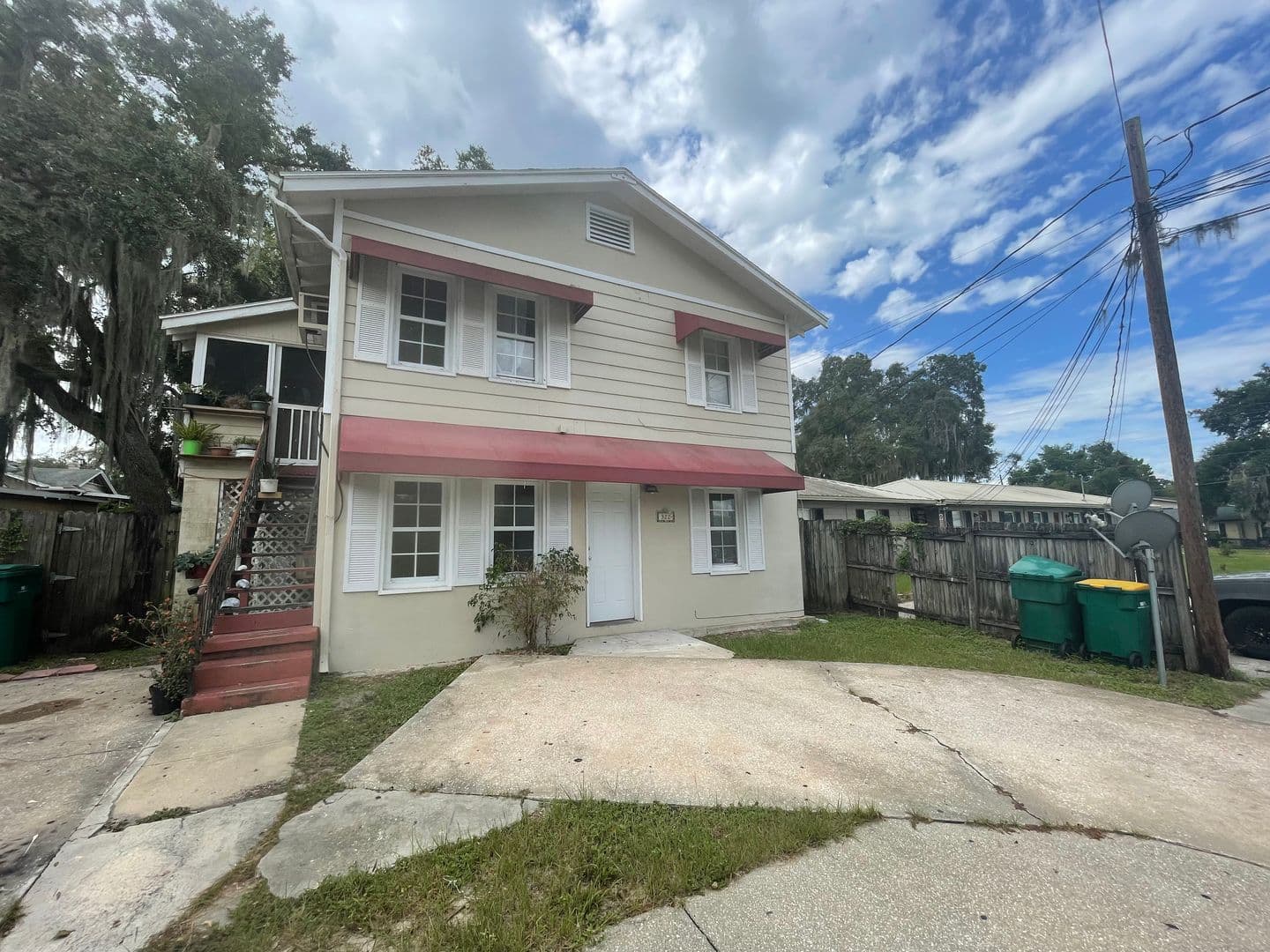 Eustis Apartment: 322 Gottsche Ave
