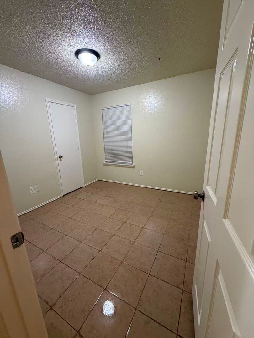 Mesquite House: 1607 Windmill Ln