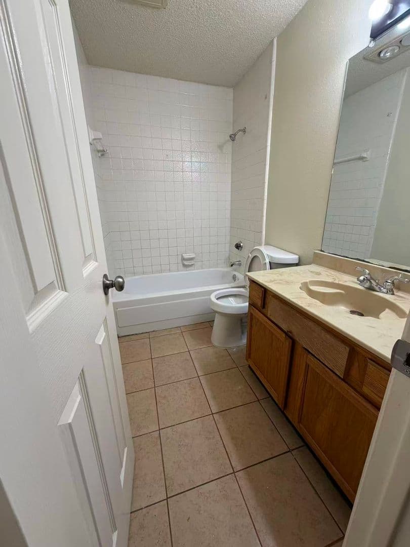 Mesquite House: 1607 Windmill Ln