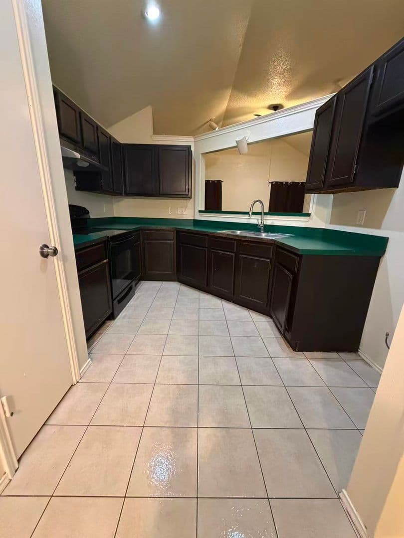 Mesquite House: 1607 Windmill Ln