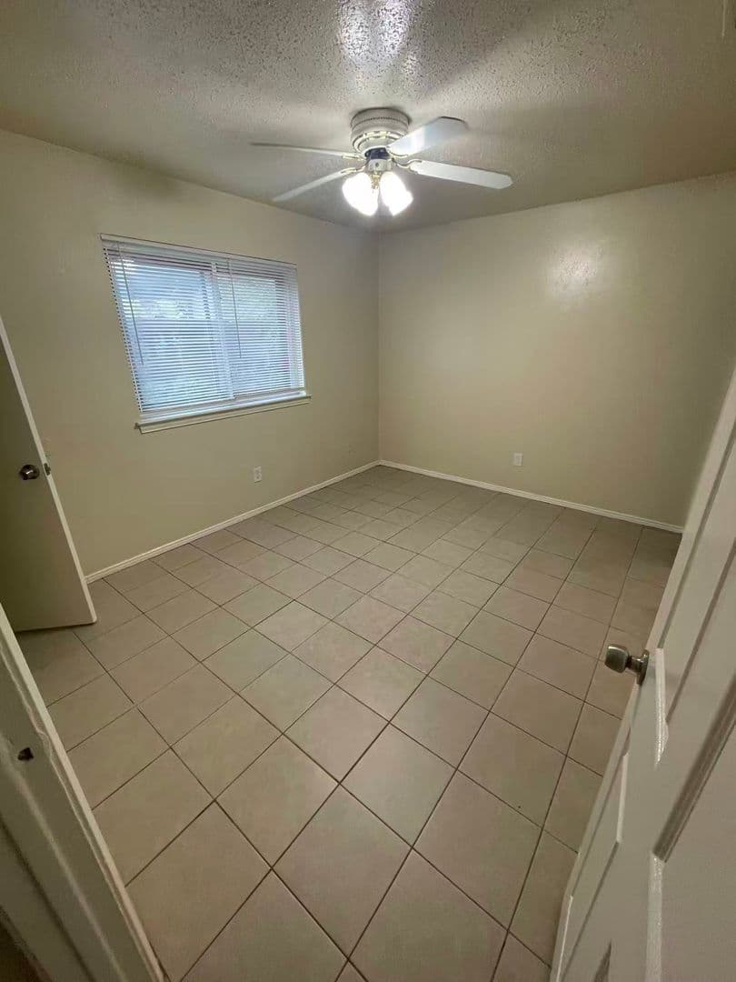 Garland House: 1426 Shorecrest Dr