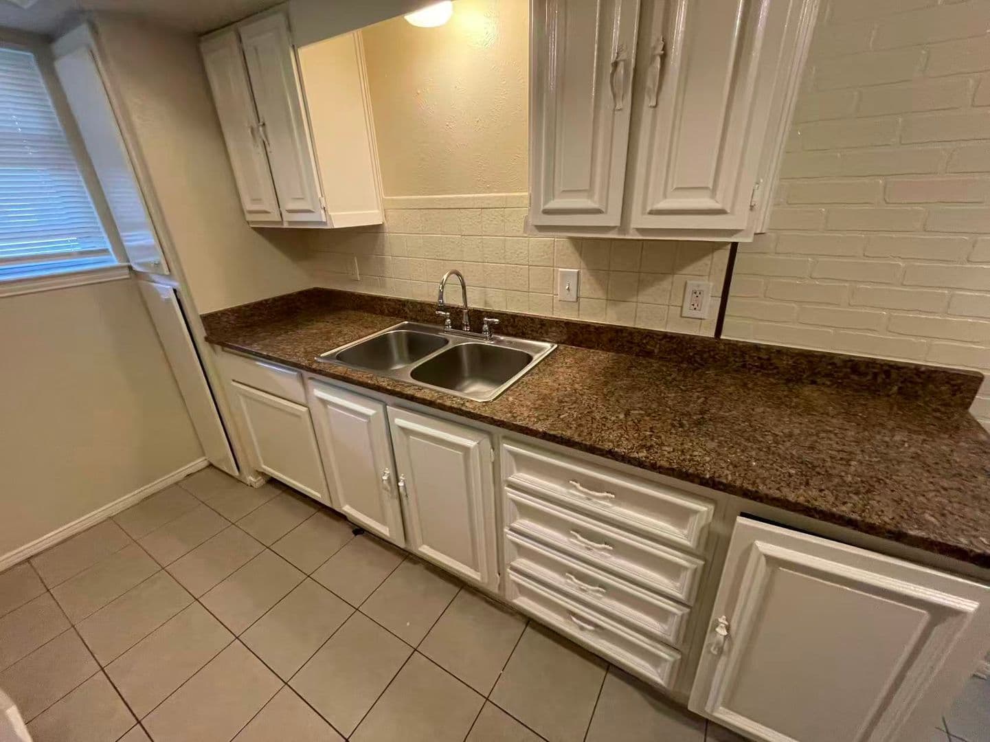 Garland House: 1426 Shorecrest Dr