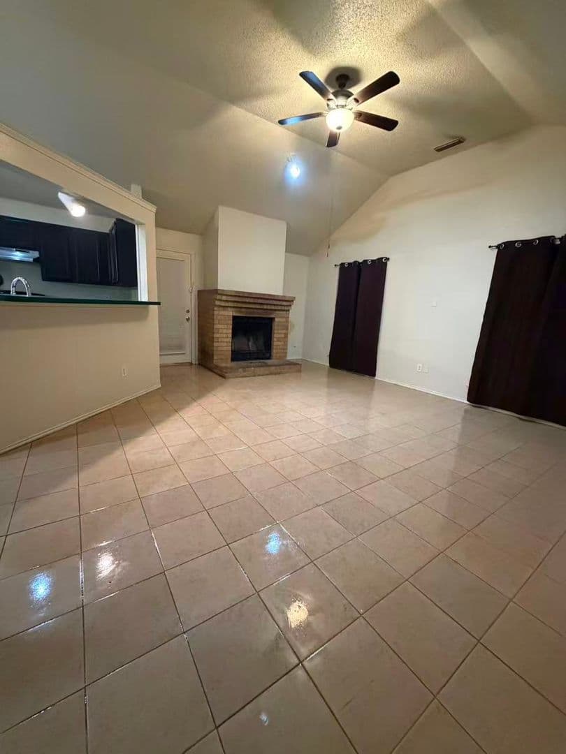 Mesquite House: 1607 Windmill Ln