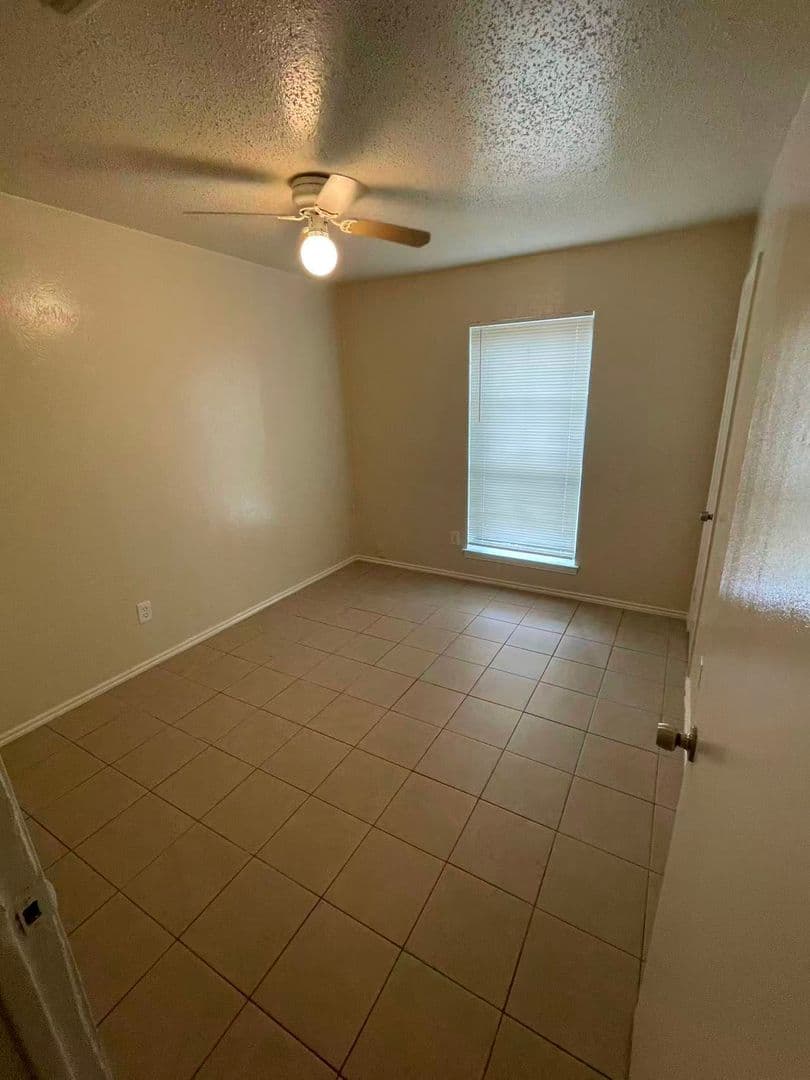 Garland House: 1426 Shorecrest Dr