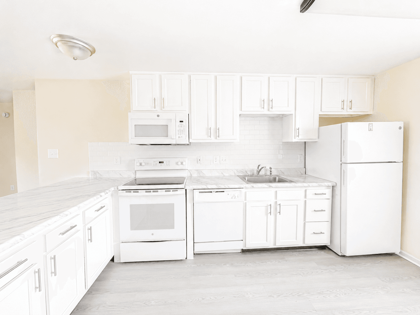 Lakewood Apartment: 375 S. Depew St.