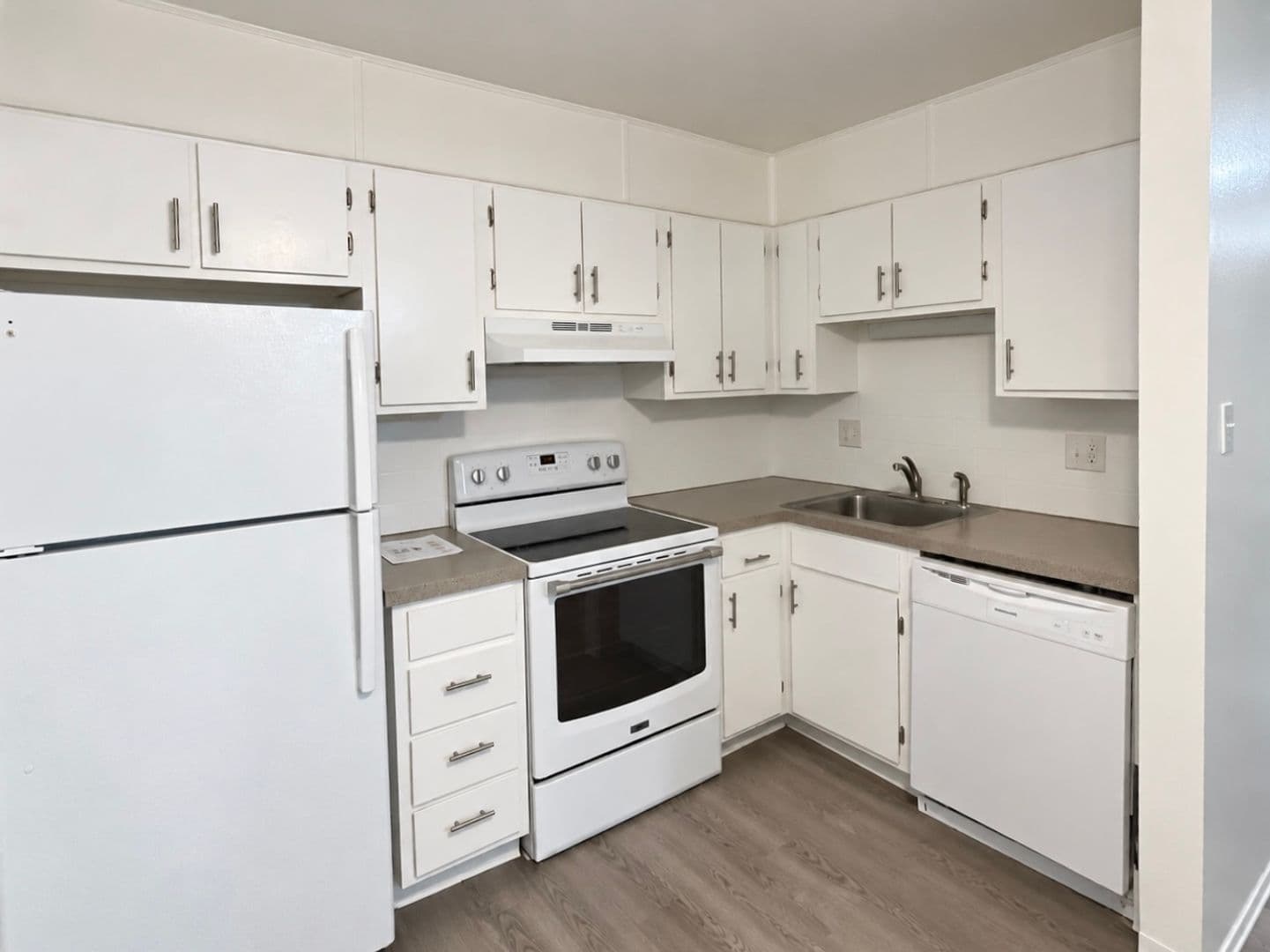 Lakewood Apartment: Zephyr Apartments