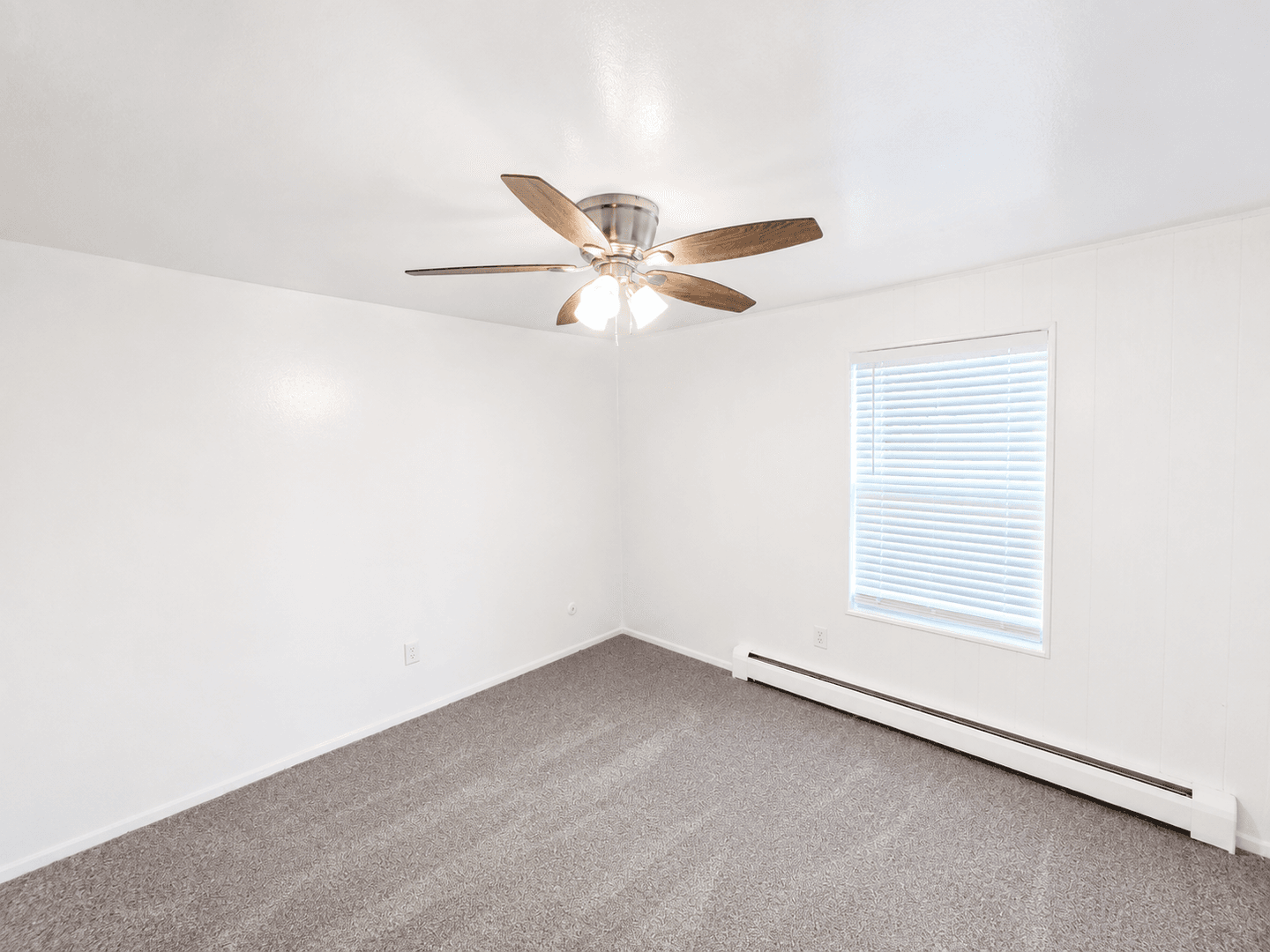 Lakewood Apartment: Zephyr Apartments