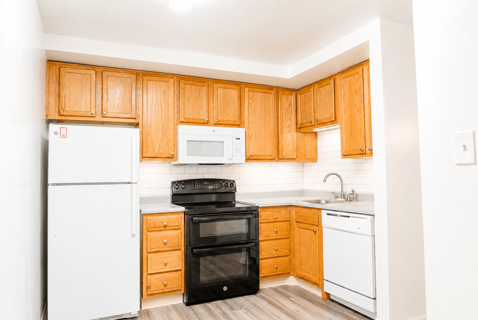 Lakewood Apartment: Zephyr Apartments