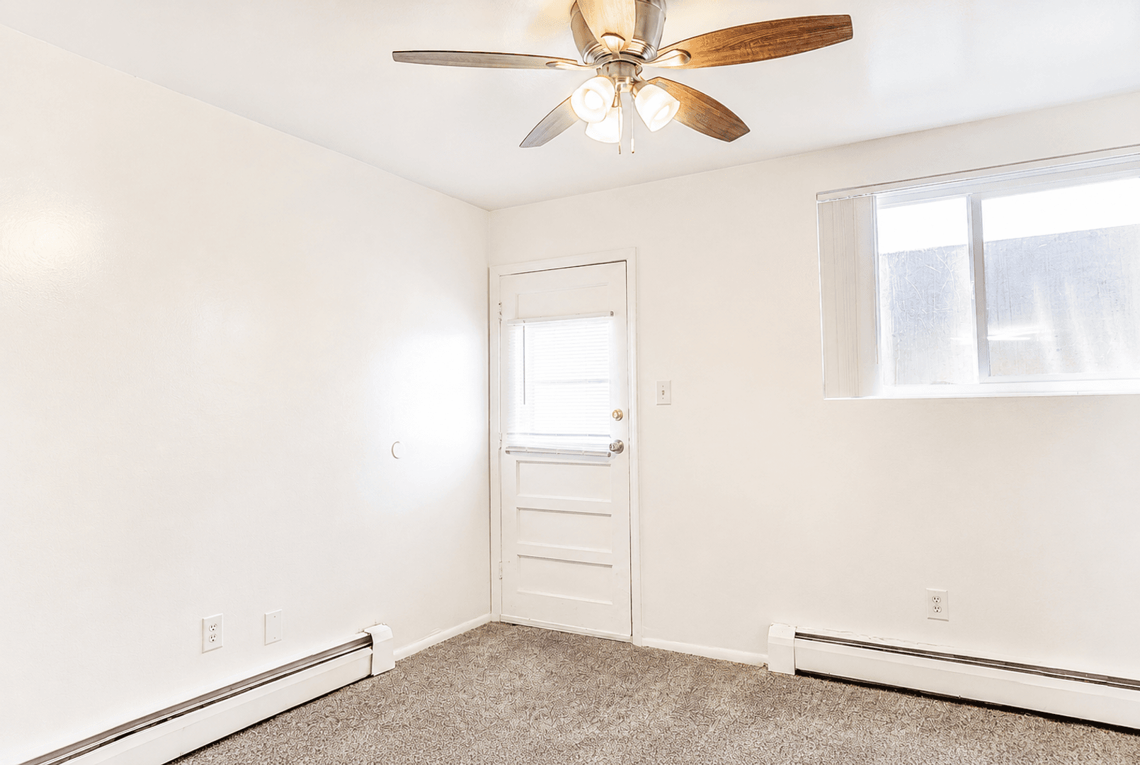 Lakewood Apartment: Zephyr Apartments