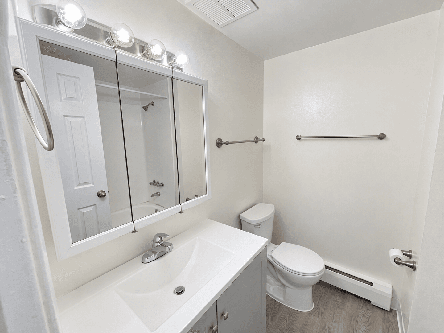 Lakewood Apartment: Zephyr Apartments