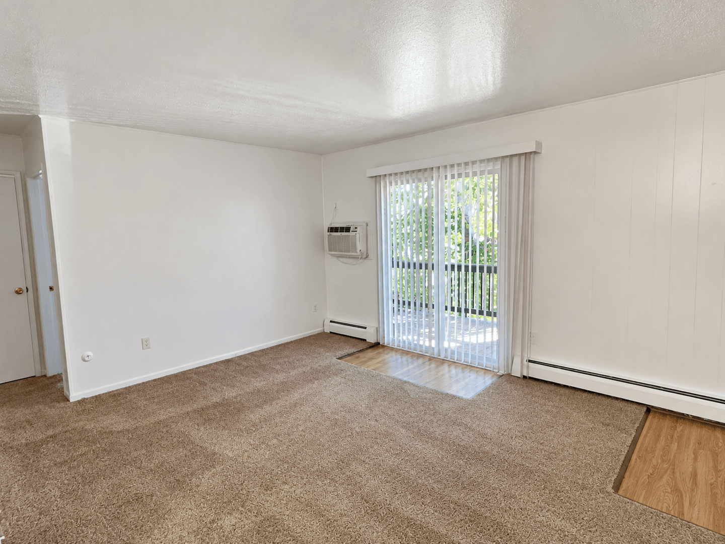 Lakewood Apartment: Zephyr Apartments