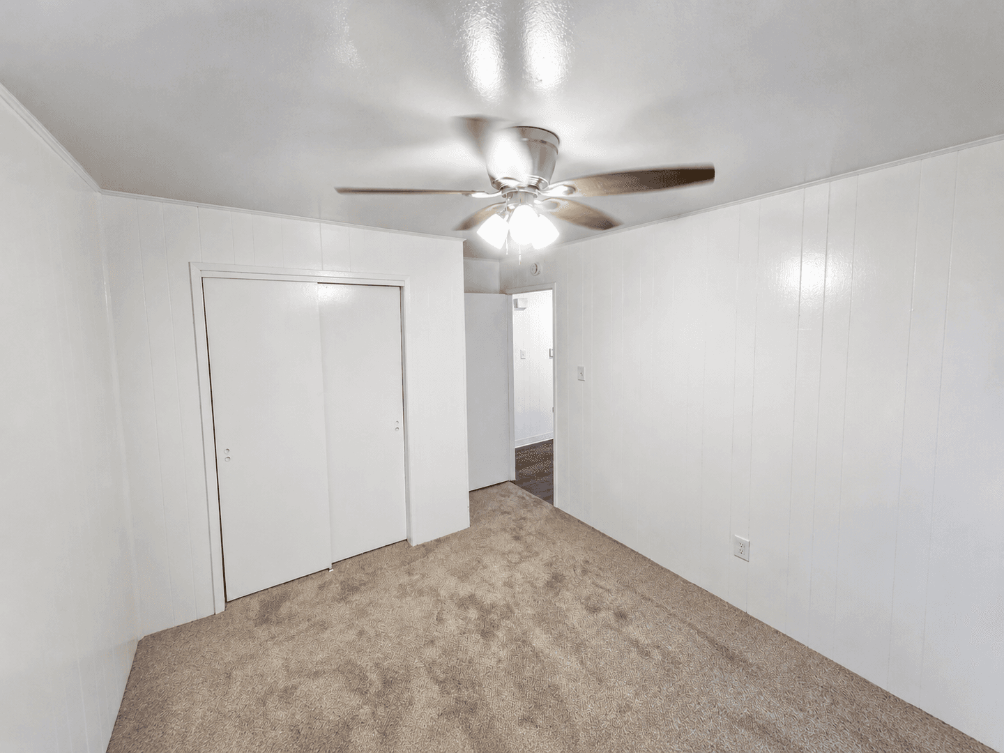 Lakewood Apartment: Zephyr Apartments
