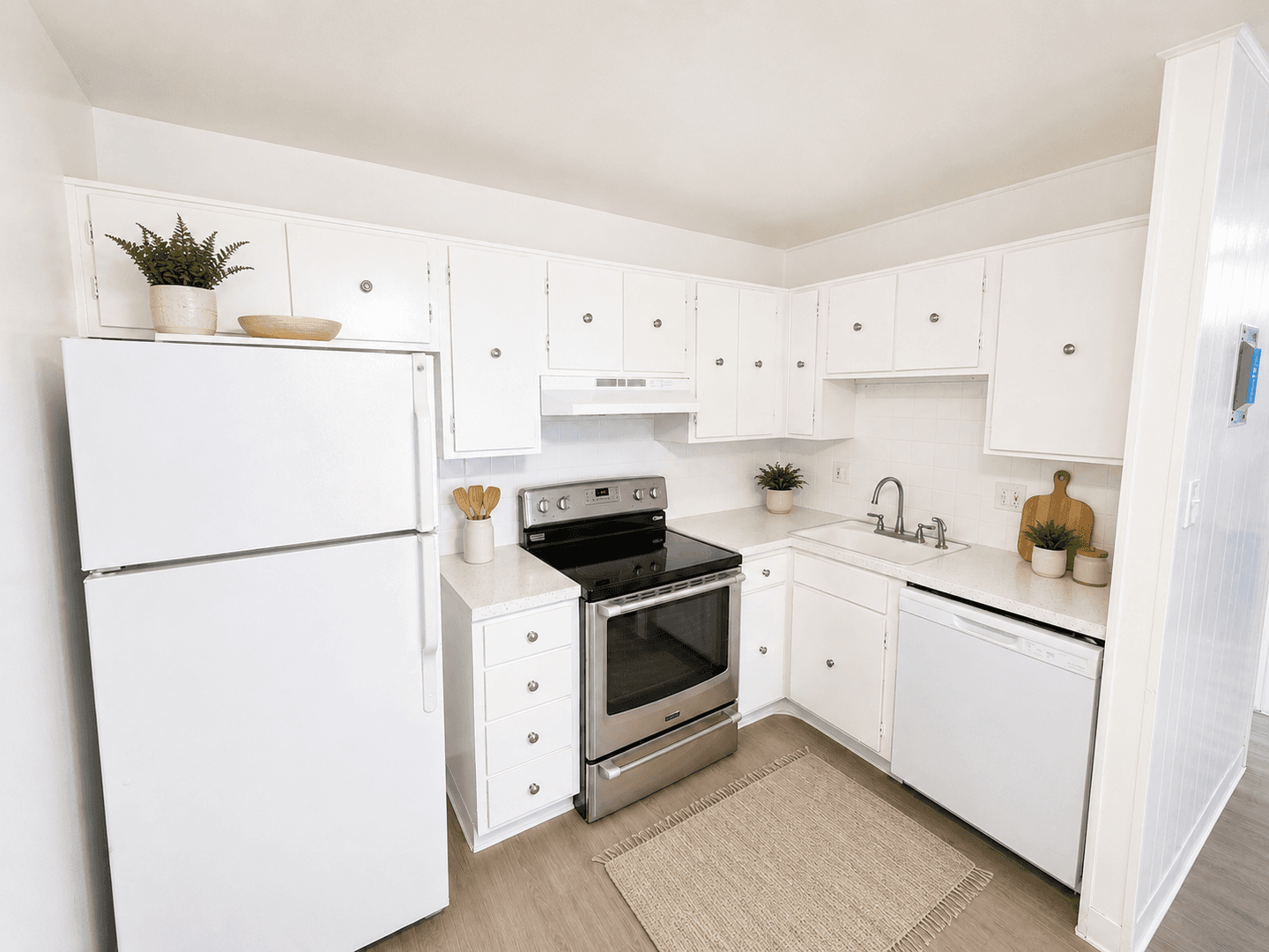 Lakewood Apartment: Zephyr Apartments