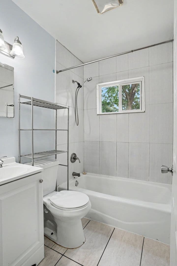 Louisville House: 521 Creel Ave