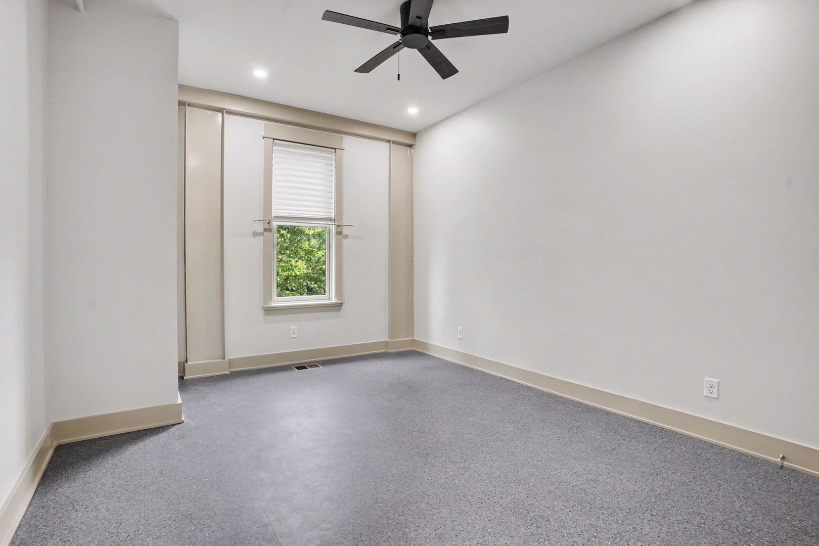 Louisville House: 1105 Logan St