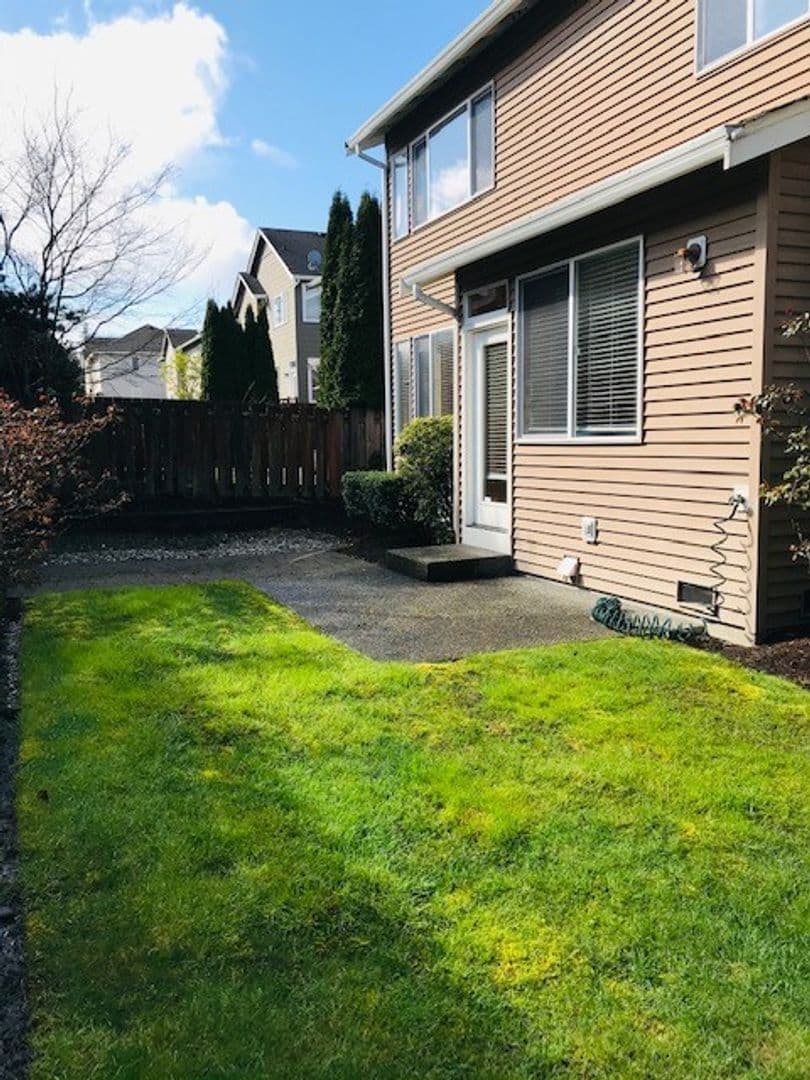 Sammamish House: 24043 Southeast 12th Place