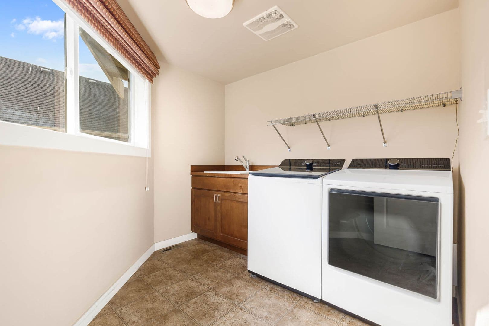 Snoqualmie House: 34229 SE Elm ST