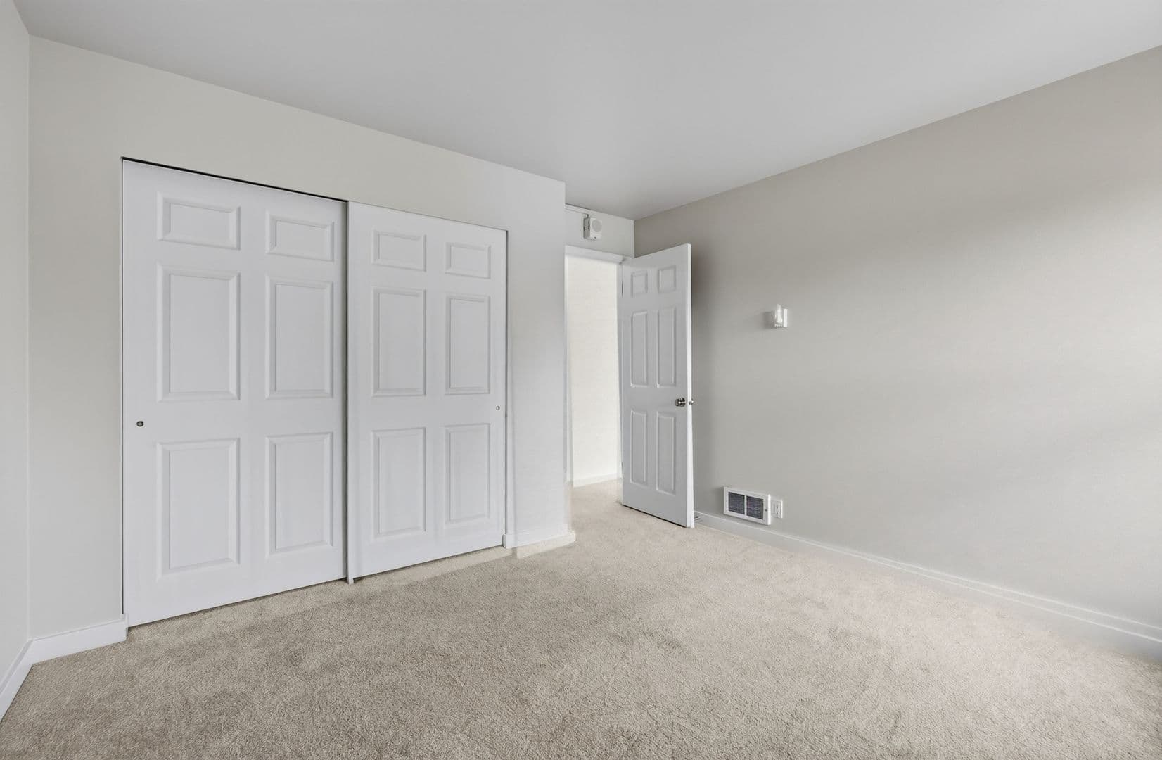 Bellevue Condo: 812 100th Ave NE