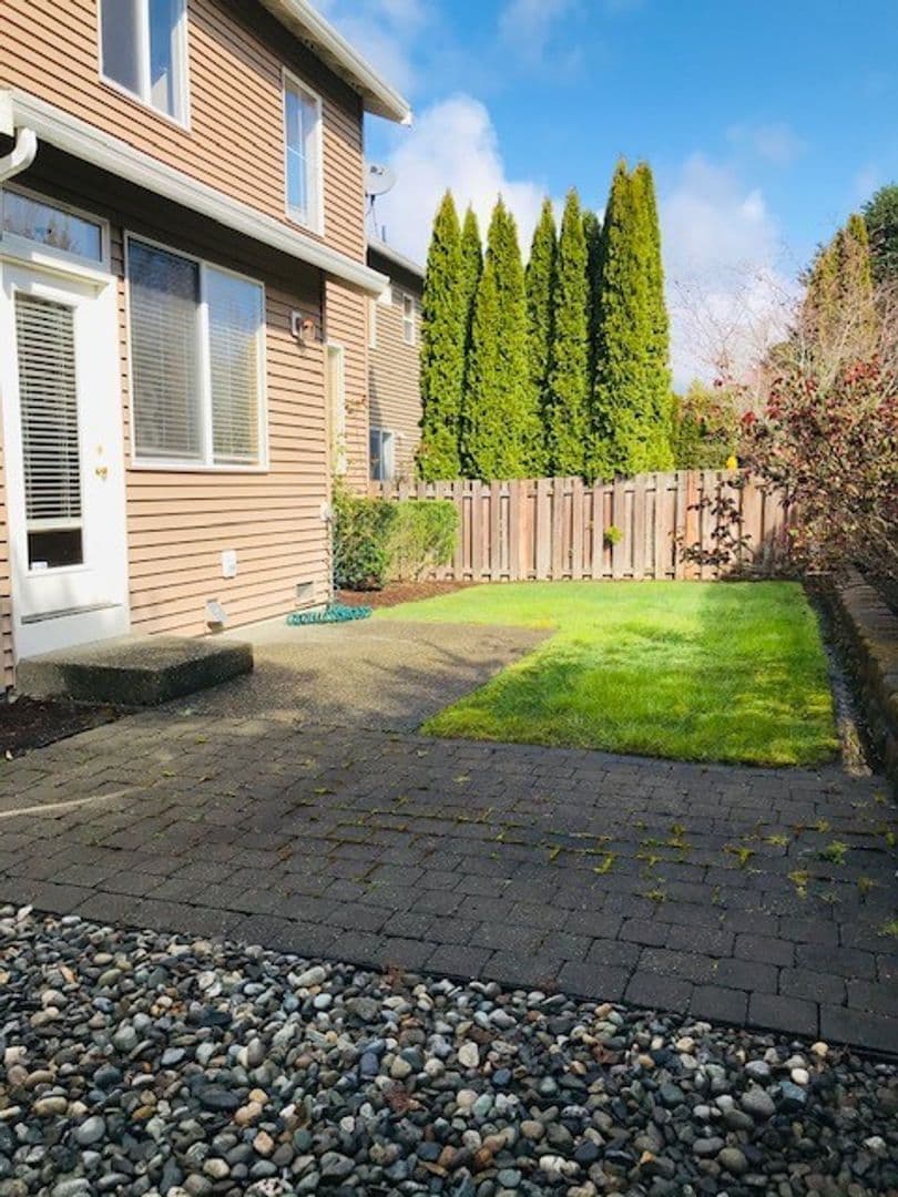 Sammamish House: 24043 Southeast 12th Place