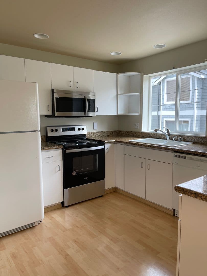 Seattle Townhome: 2420 SW Holden Street