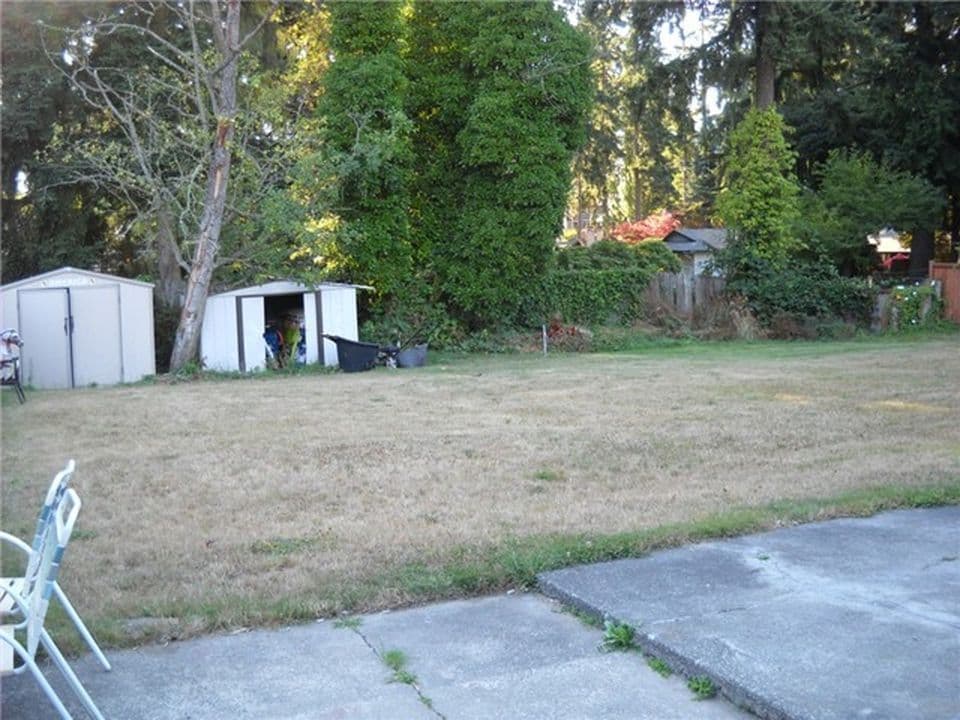 Lynnwood House: 19404 74th Avenue W
