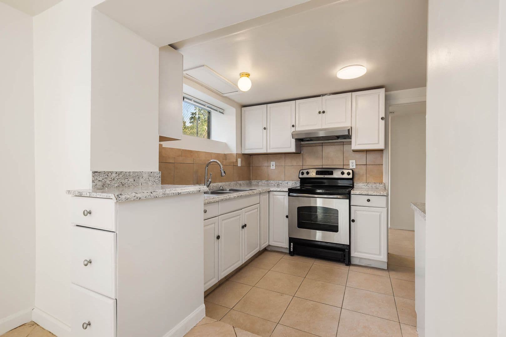 Seattle Apartment: 4610 S Holden St