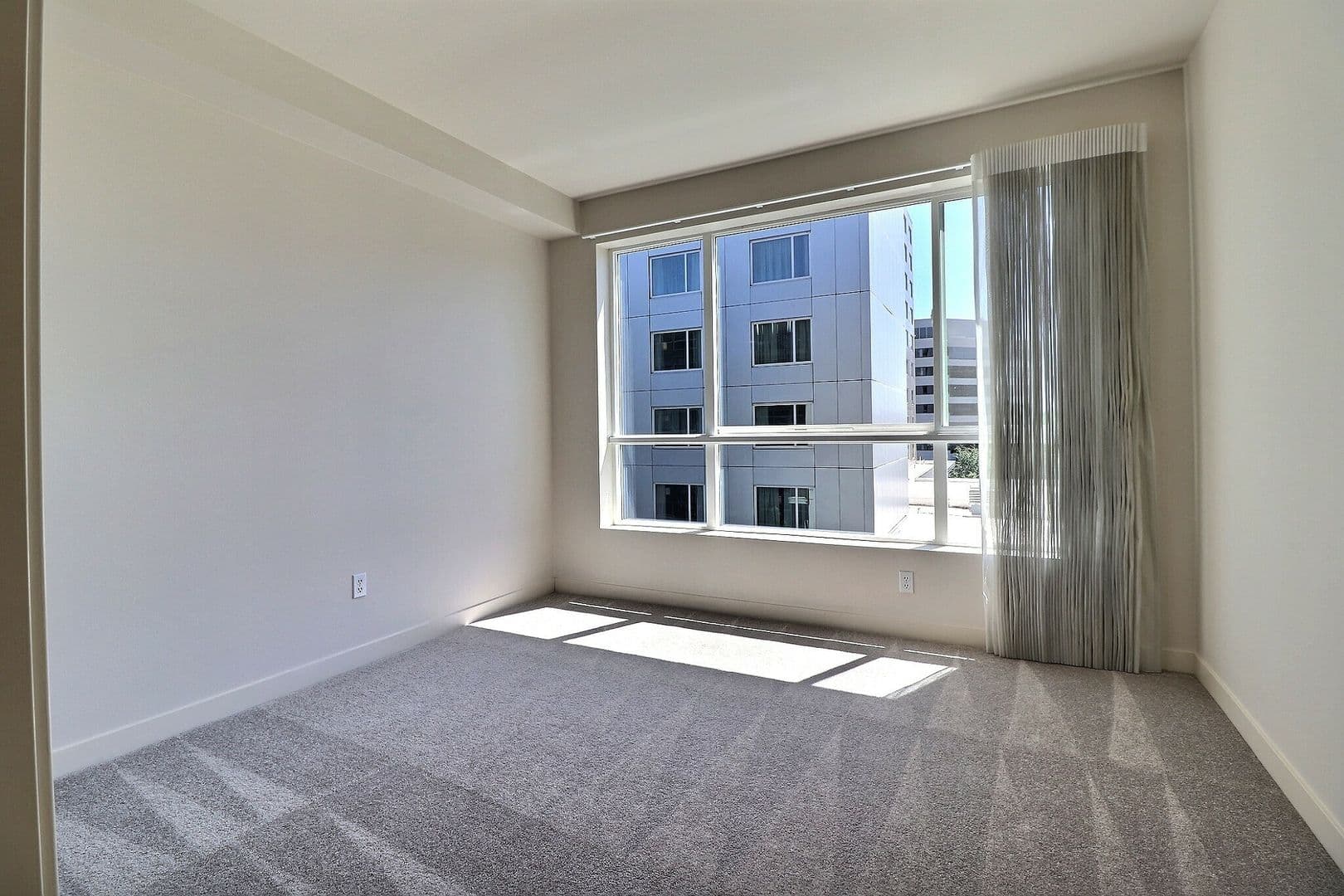Bellevue Condo: 300 110th Avenue NE