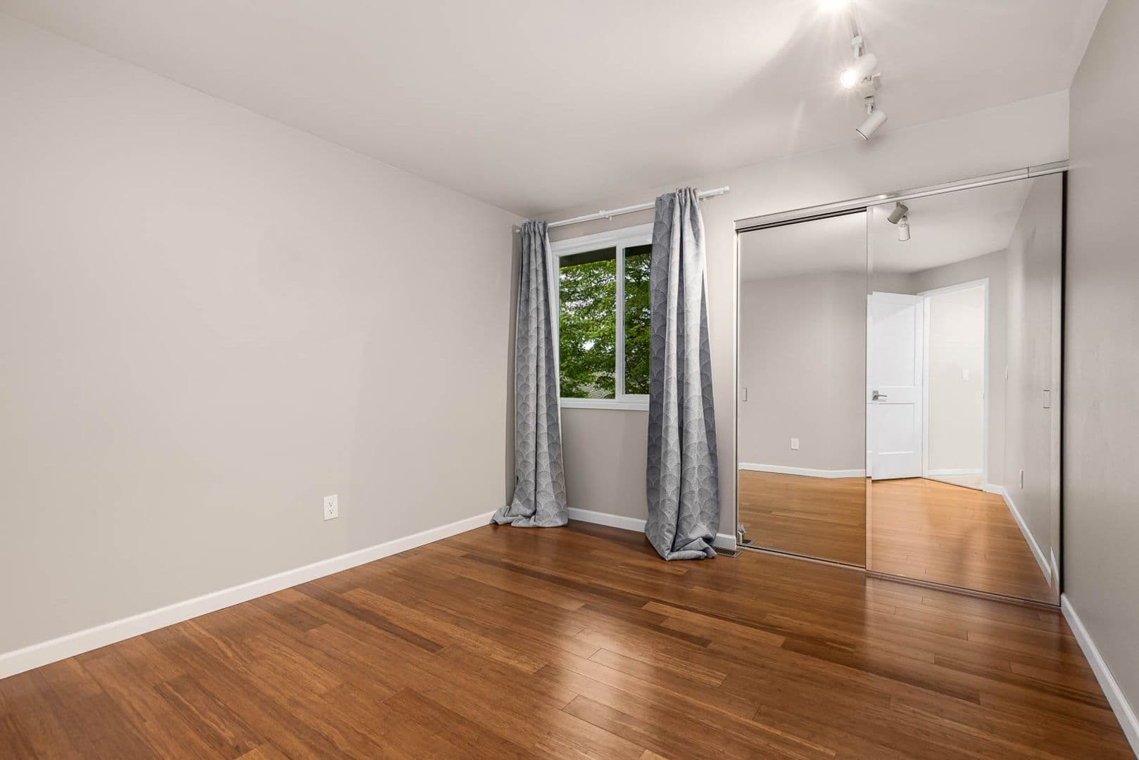 Kirkland House: 11402 NE 103rd St