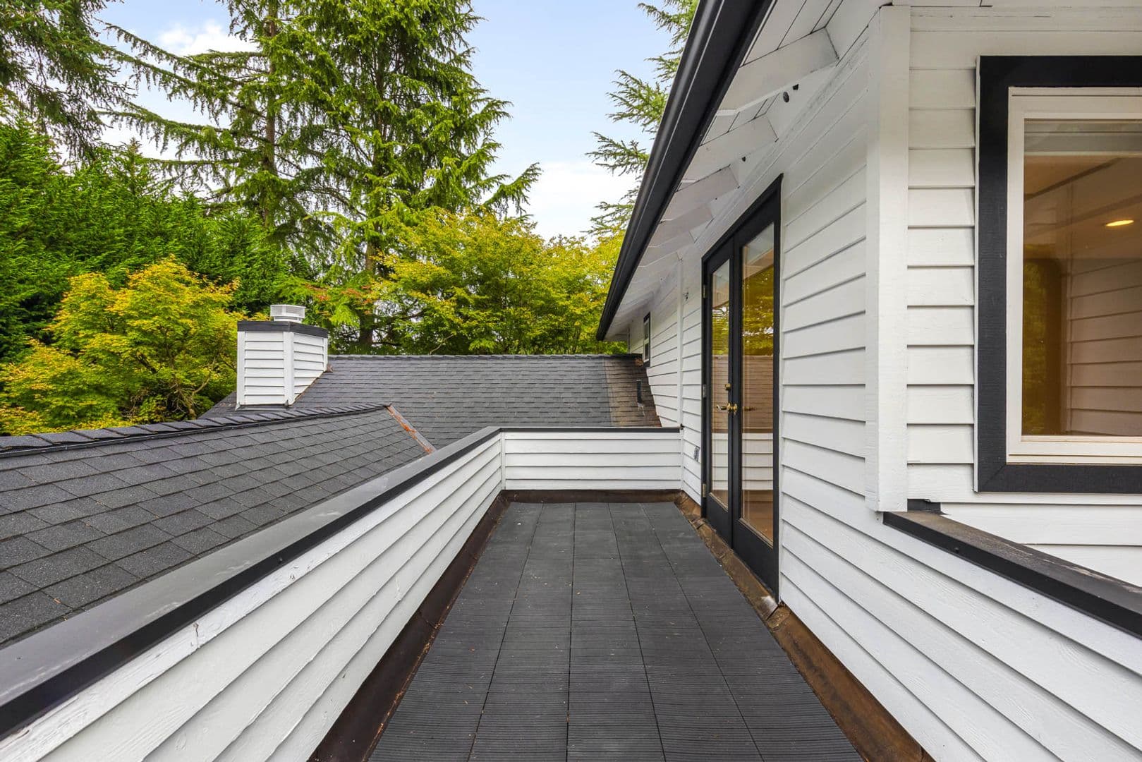 Kirkland House: 11402 NE 103rd St
