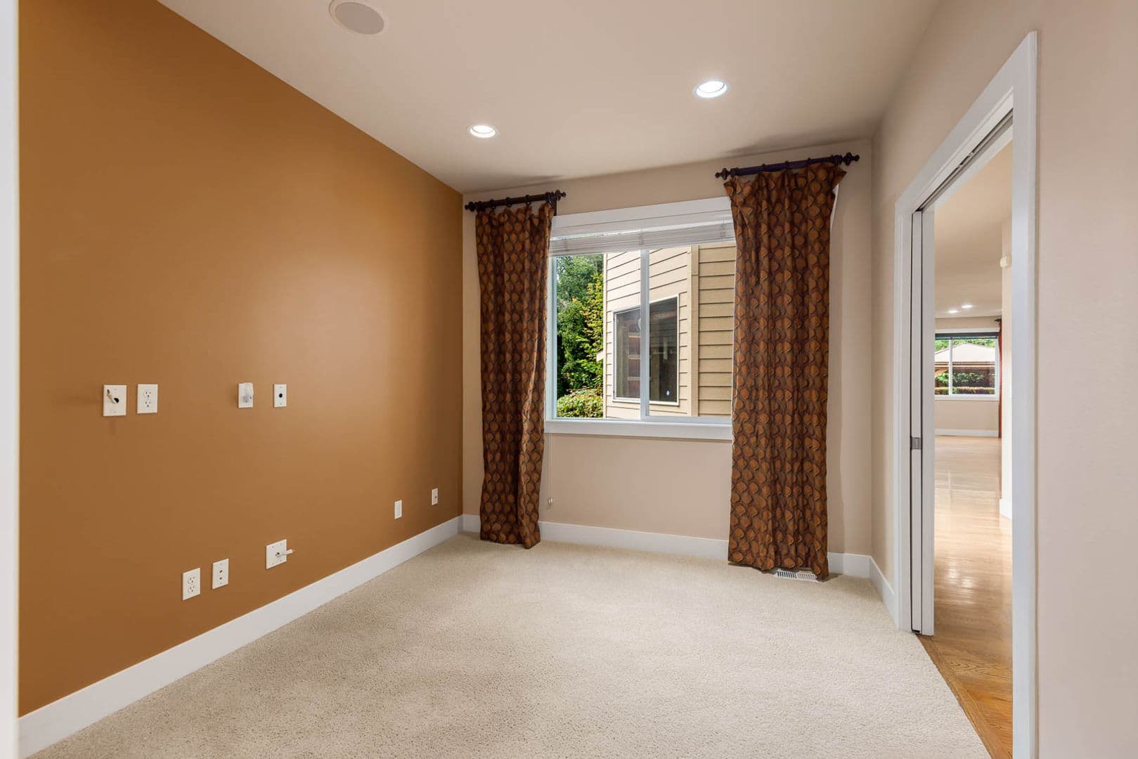 Snoqualmie House: 34229 SE Elm ST