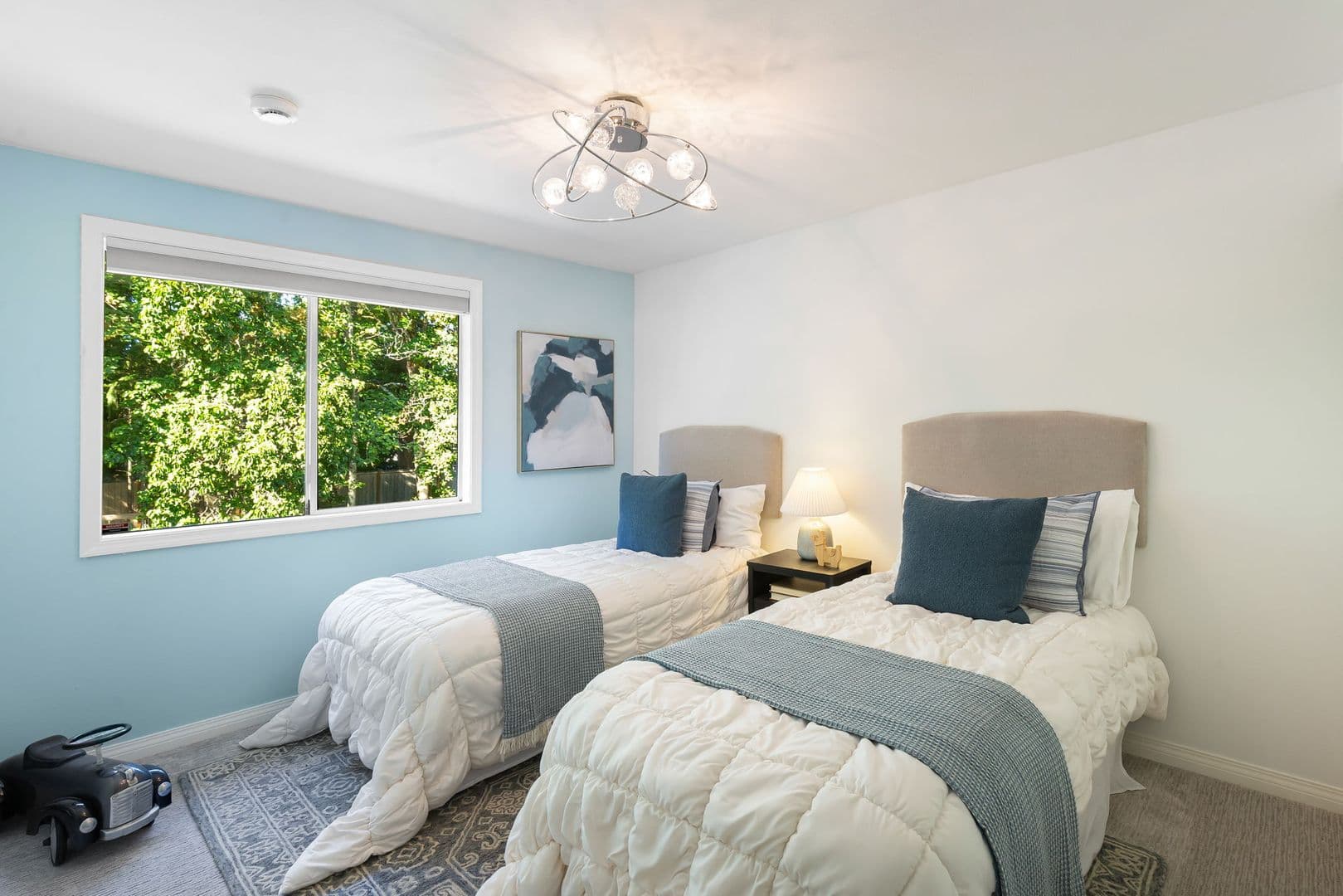 Issaquah House: 24020 SE 42nd St
