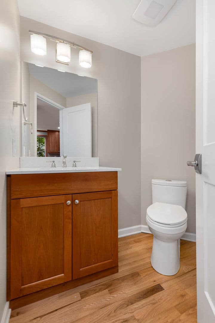 Kirkland House: 11402 NE 103rd St