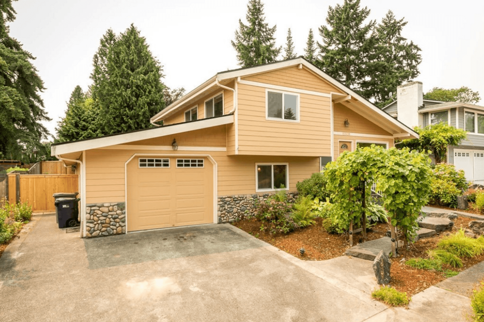 Redmond House: 15809 NE 53rd Street