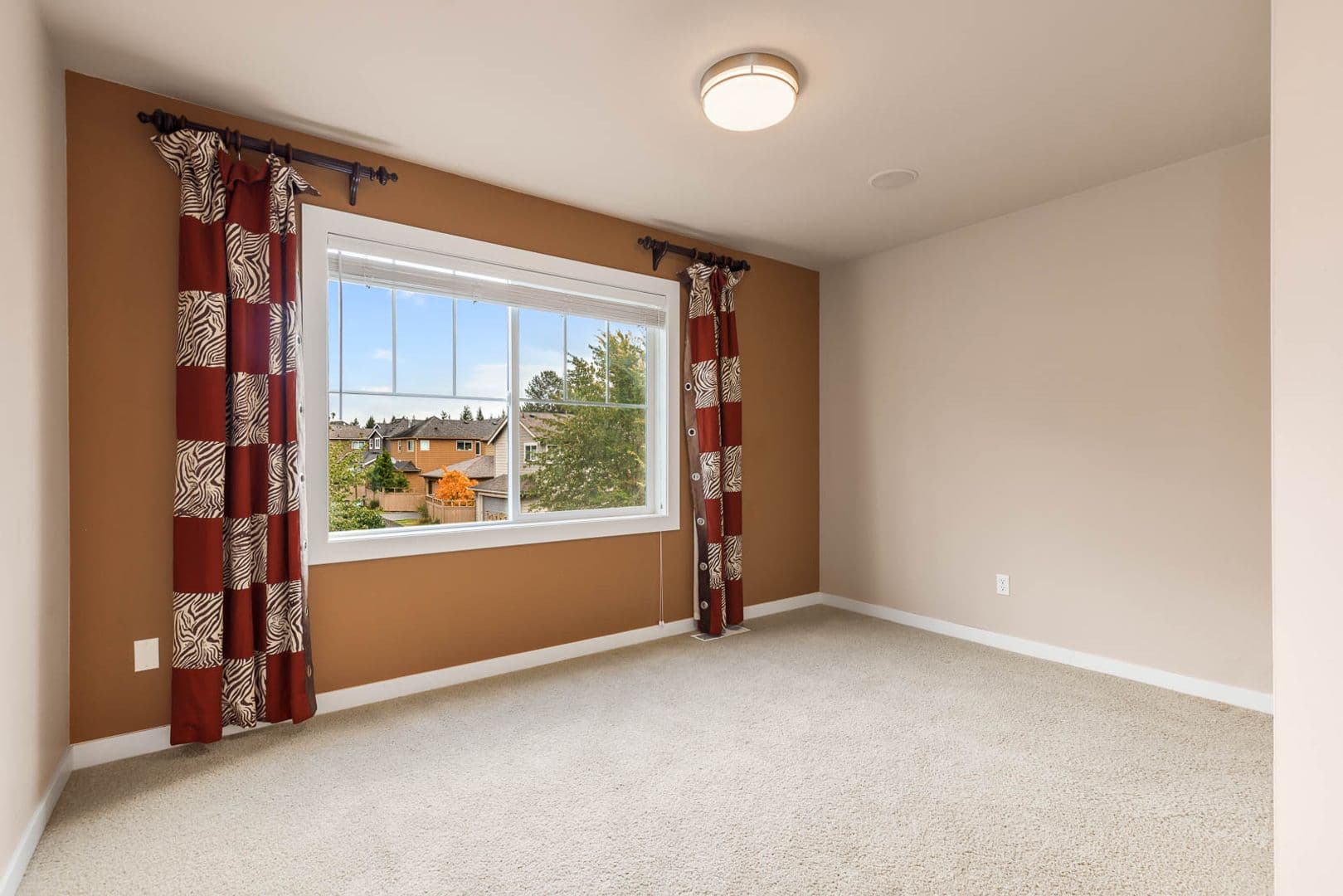 Snoqualmie House: 34229 SE Elm ST
