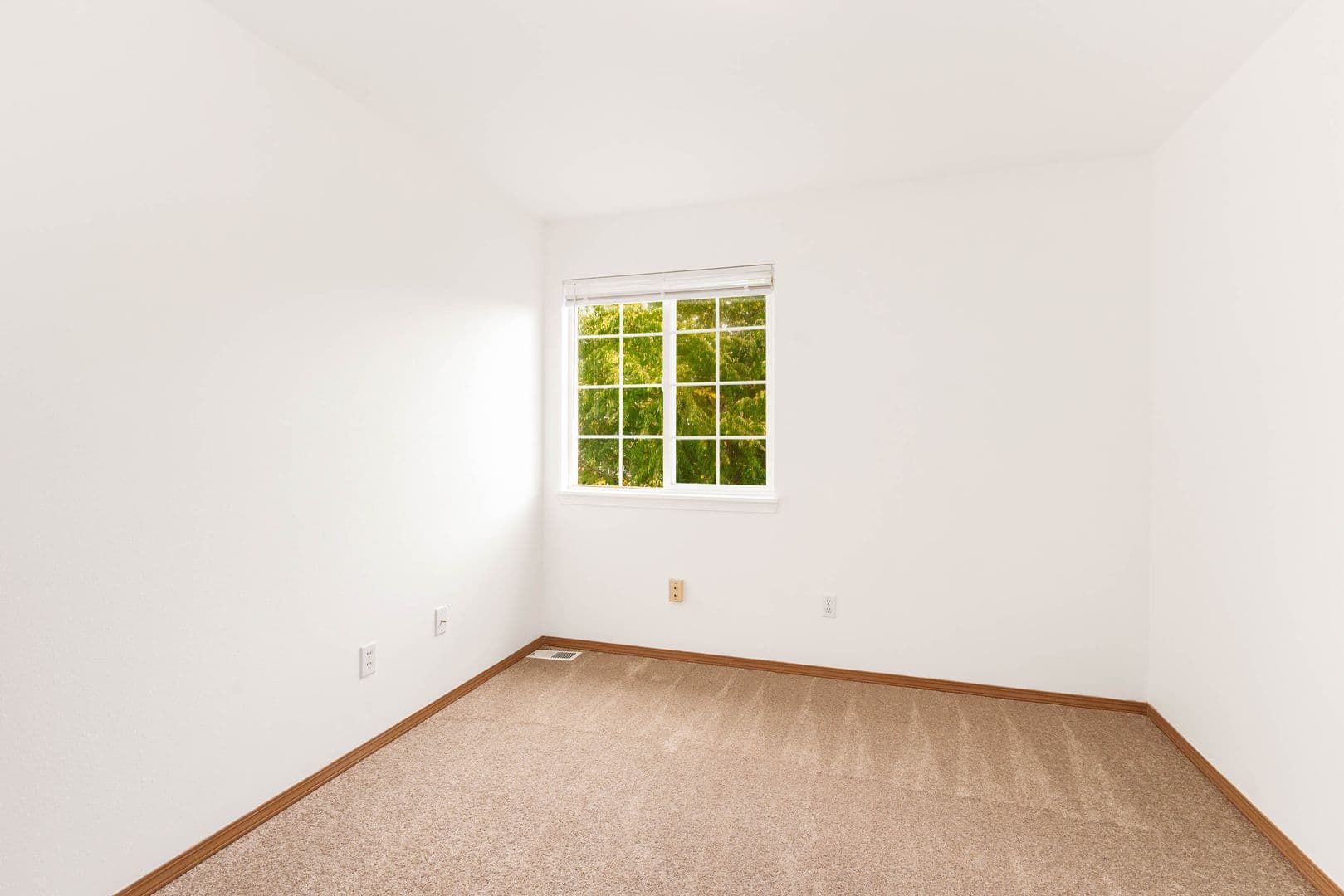 Monroe House: 13388 Prospector Ridge Road SE