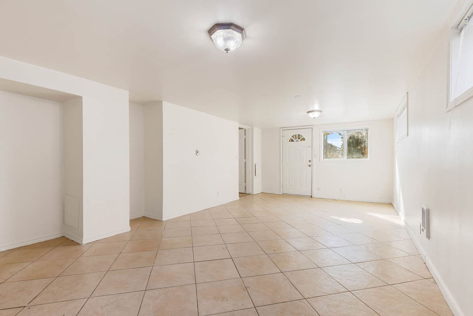 Seattle Apartment: 4610 S Holden St
