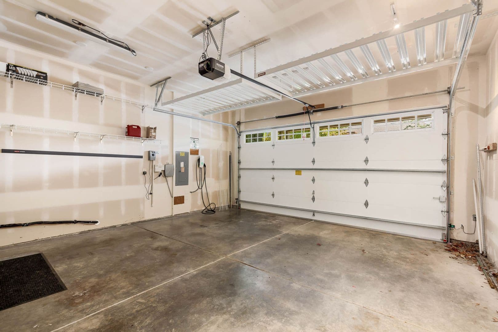 Snoqualmie House: 34229 SE Elm ST
