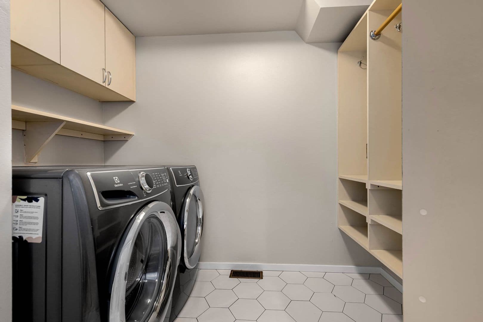 Kirkland House: 11402 NE 103rd St