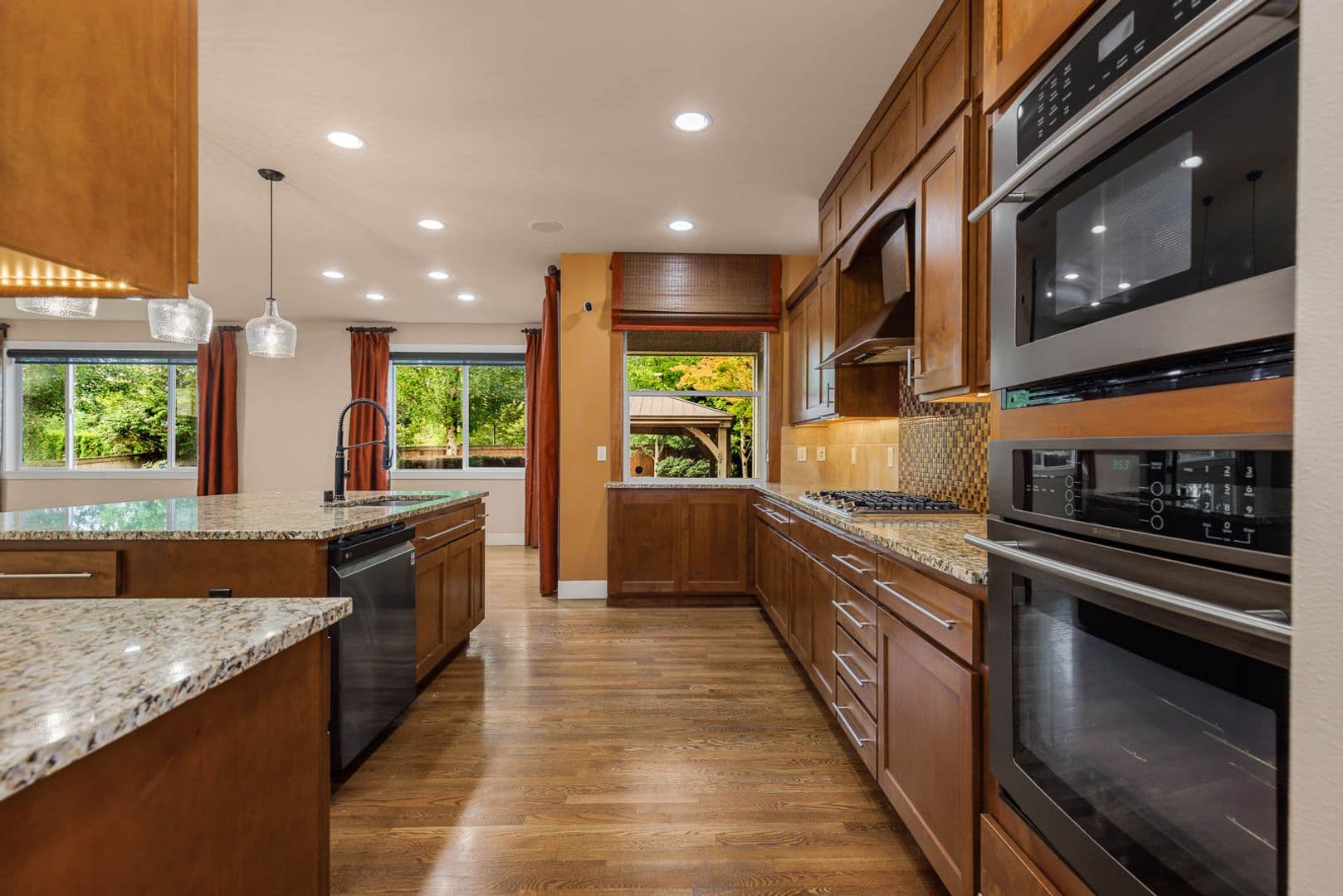 Snoqualmie House: 34229 SE Elm ST