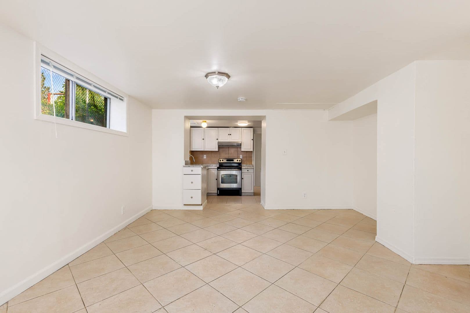 Seattle Apartment: 4610 S Holden St