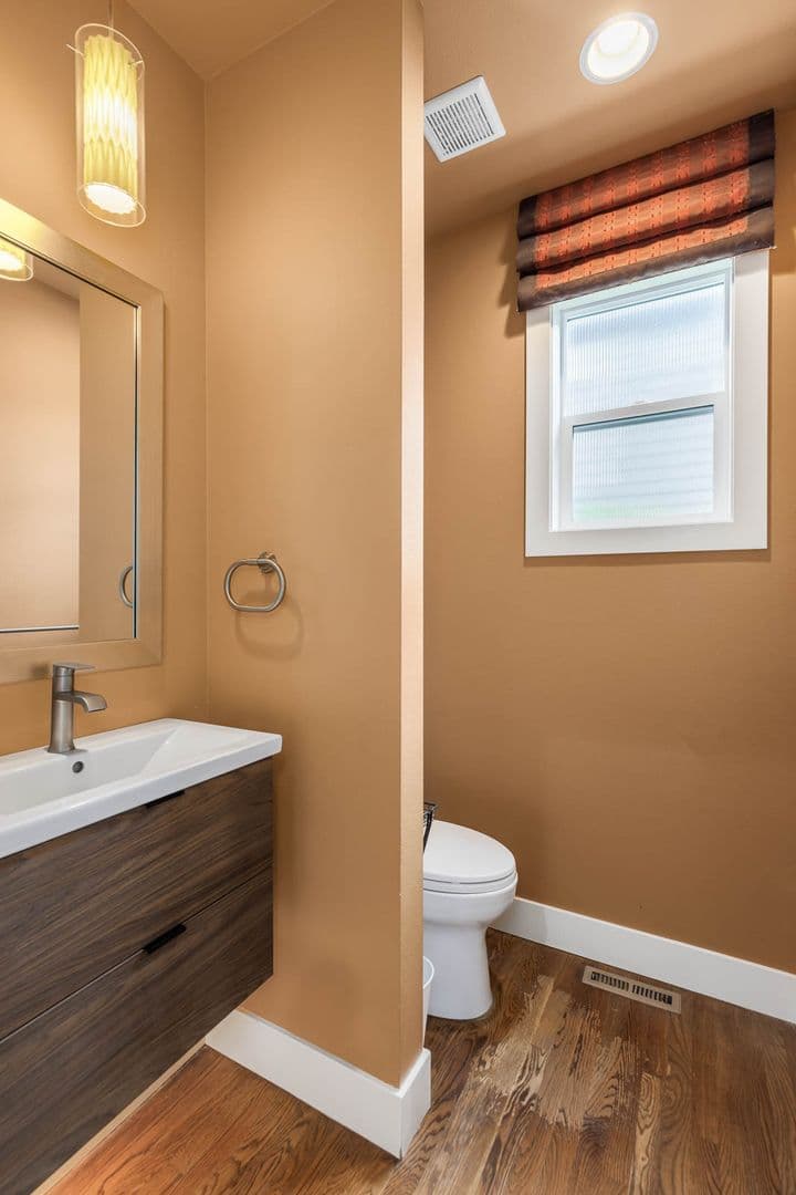 Snoqualmie House: 34229 SE Elm ST