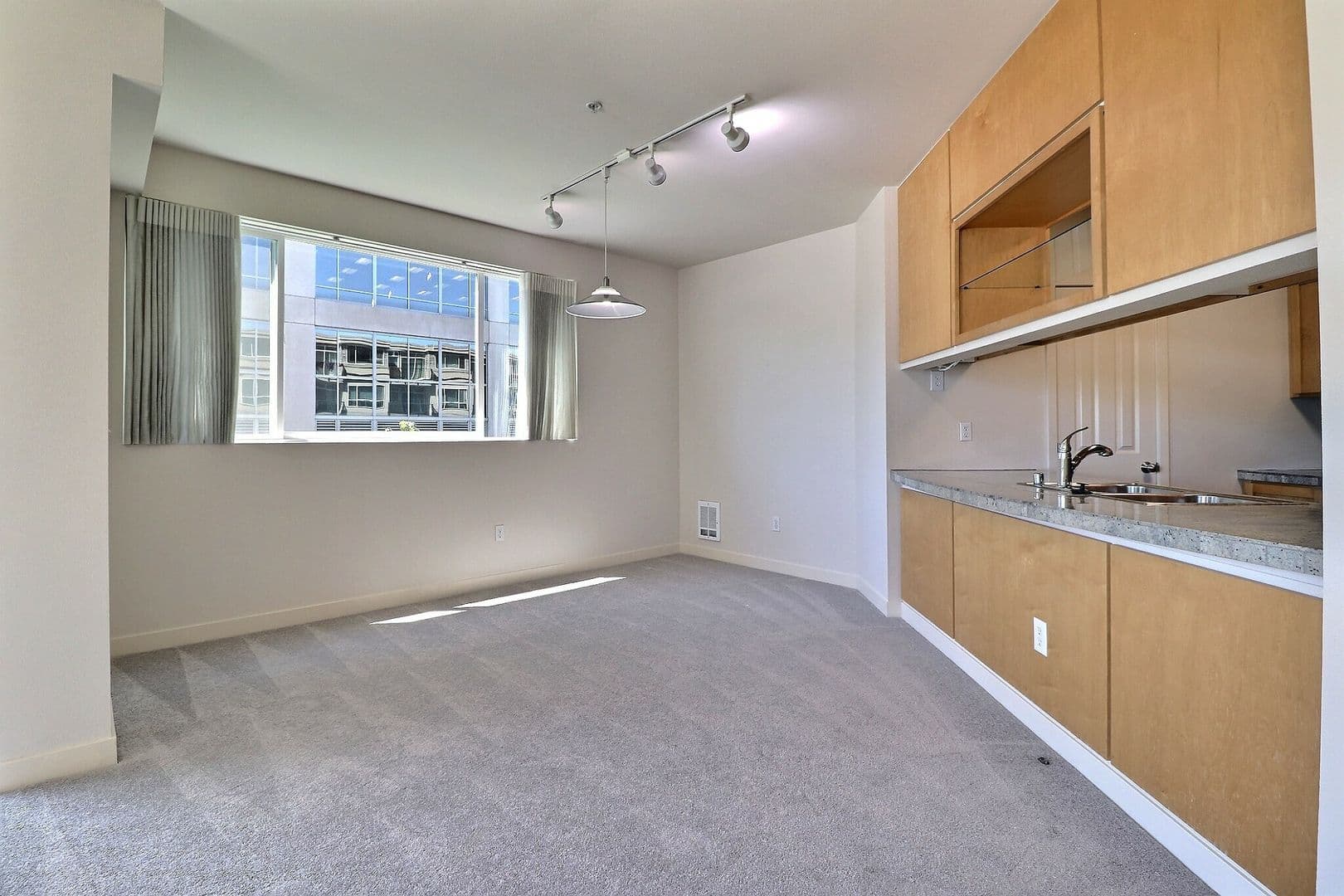 Bellevue Condo: 300 110th Avenue NE