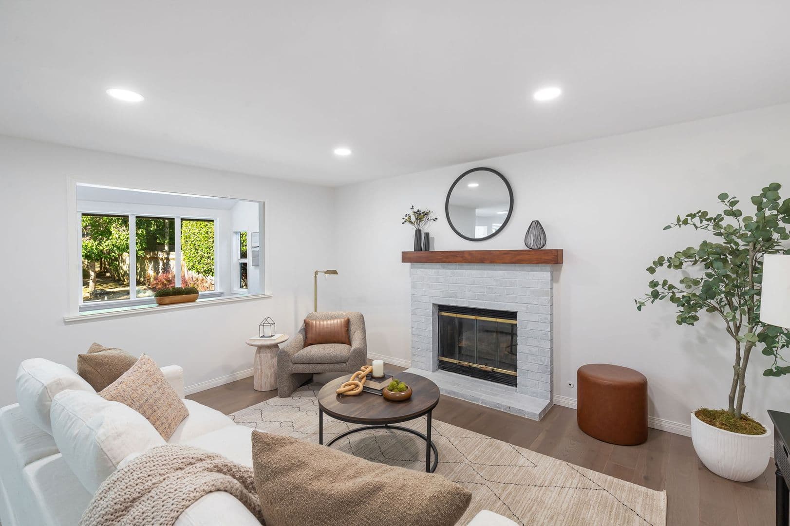 Issaquah House: 24020 SE 42nd St
