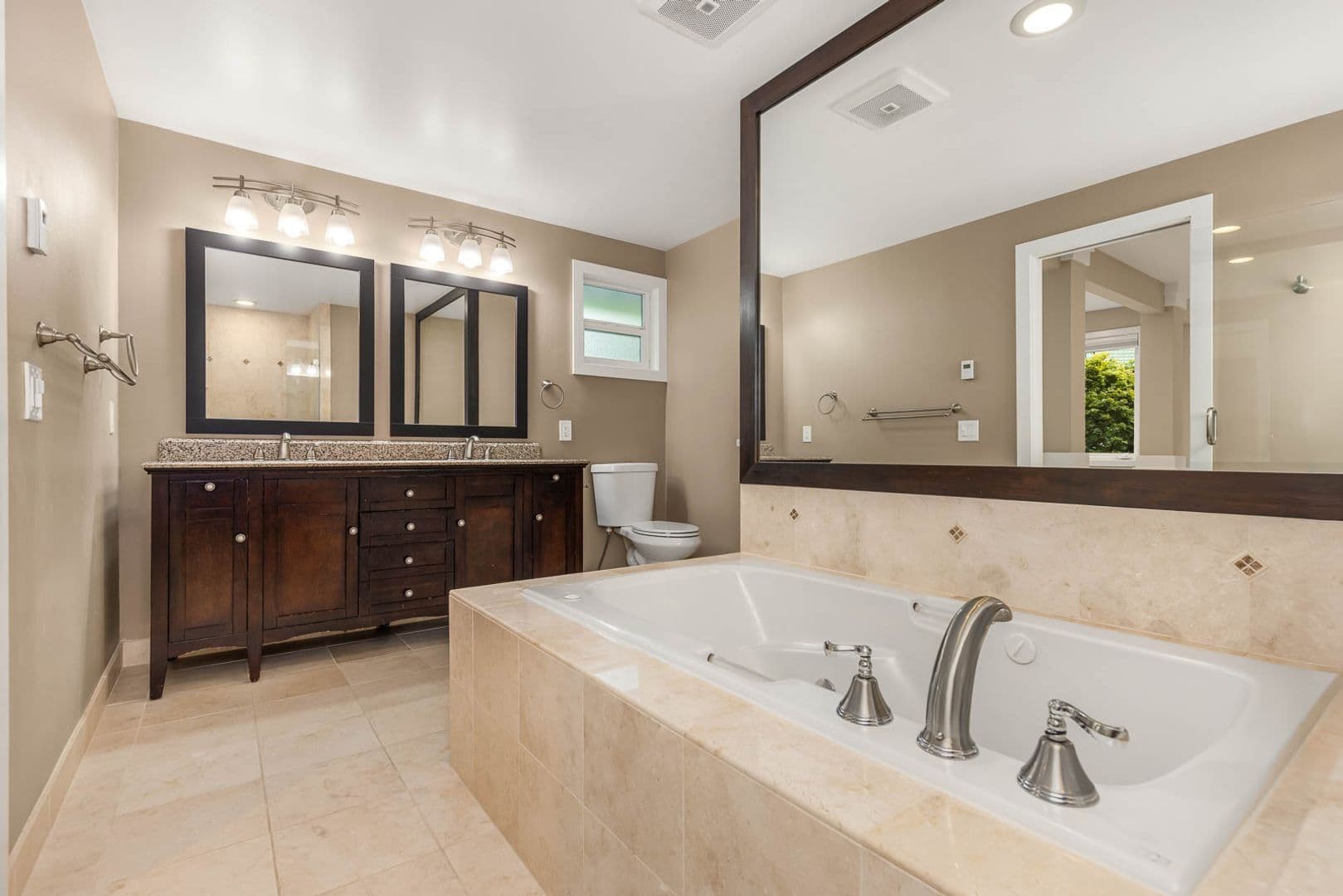 Kirkland House: 11402 NE 103rd St