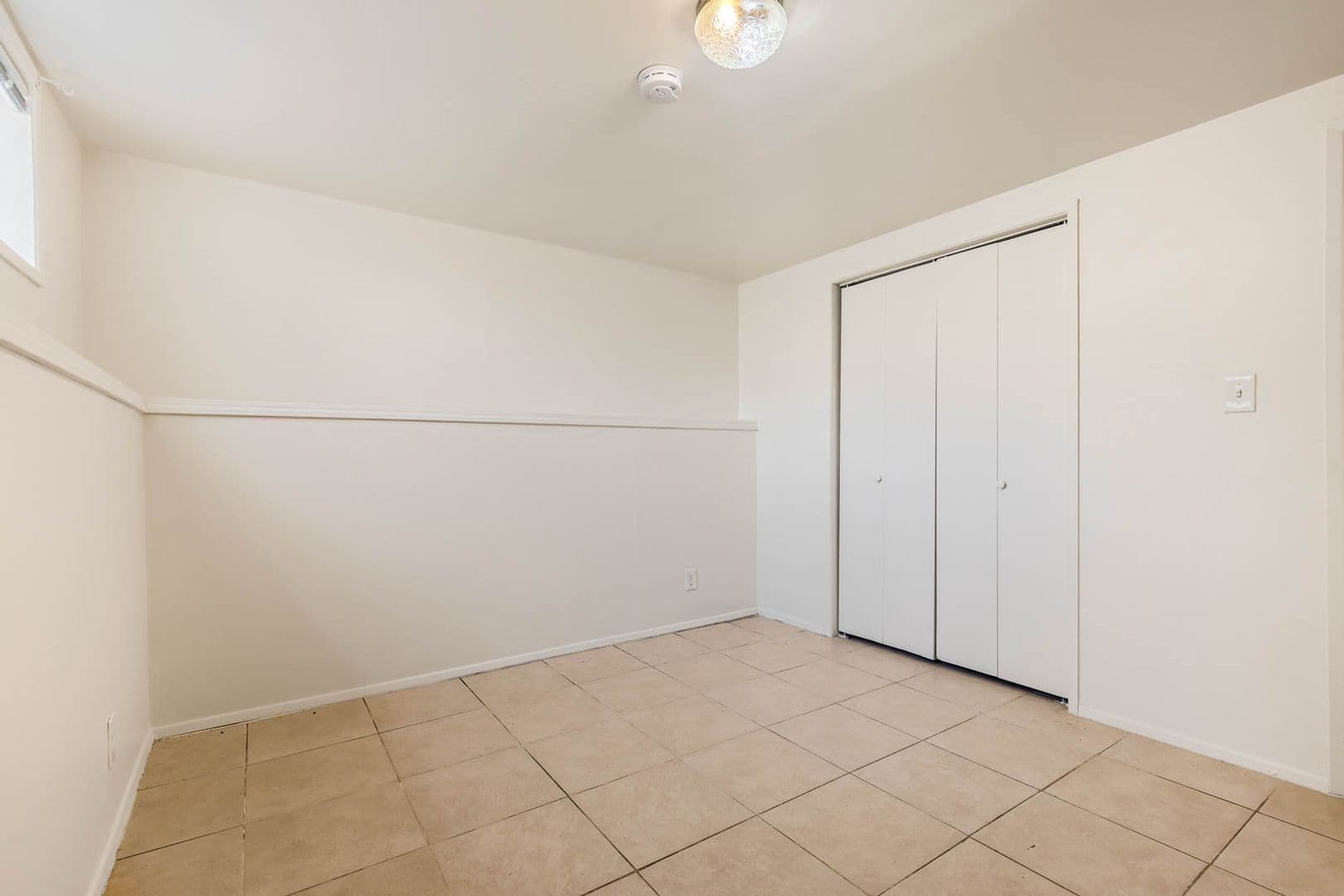 Seattle Apartment: 4610 S Holden St