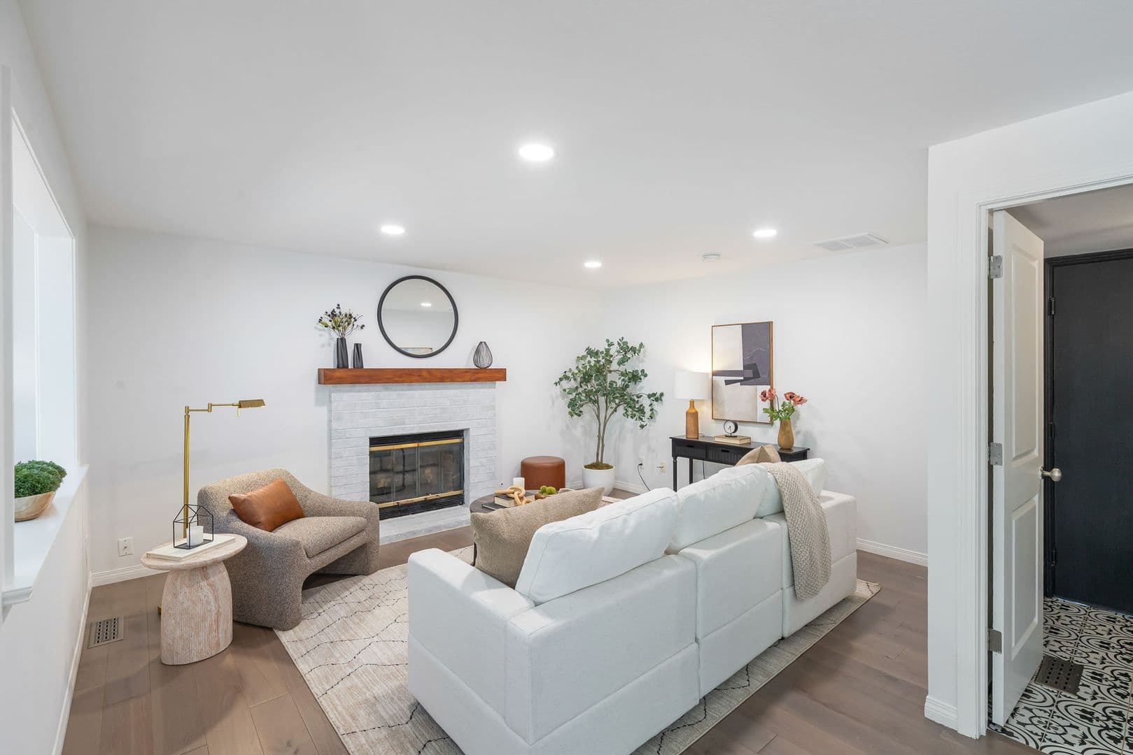 Issaquah House: 24020 SE 42nd St